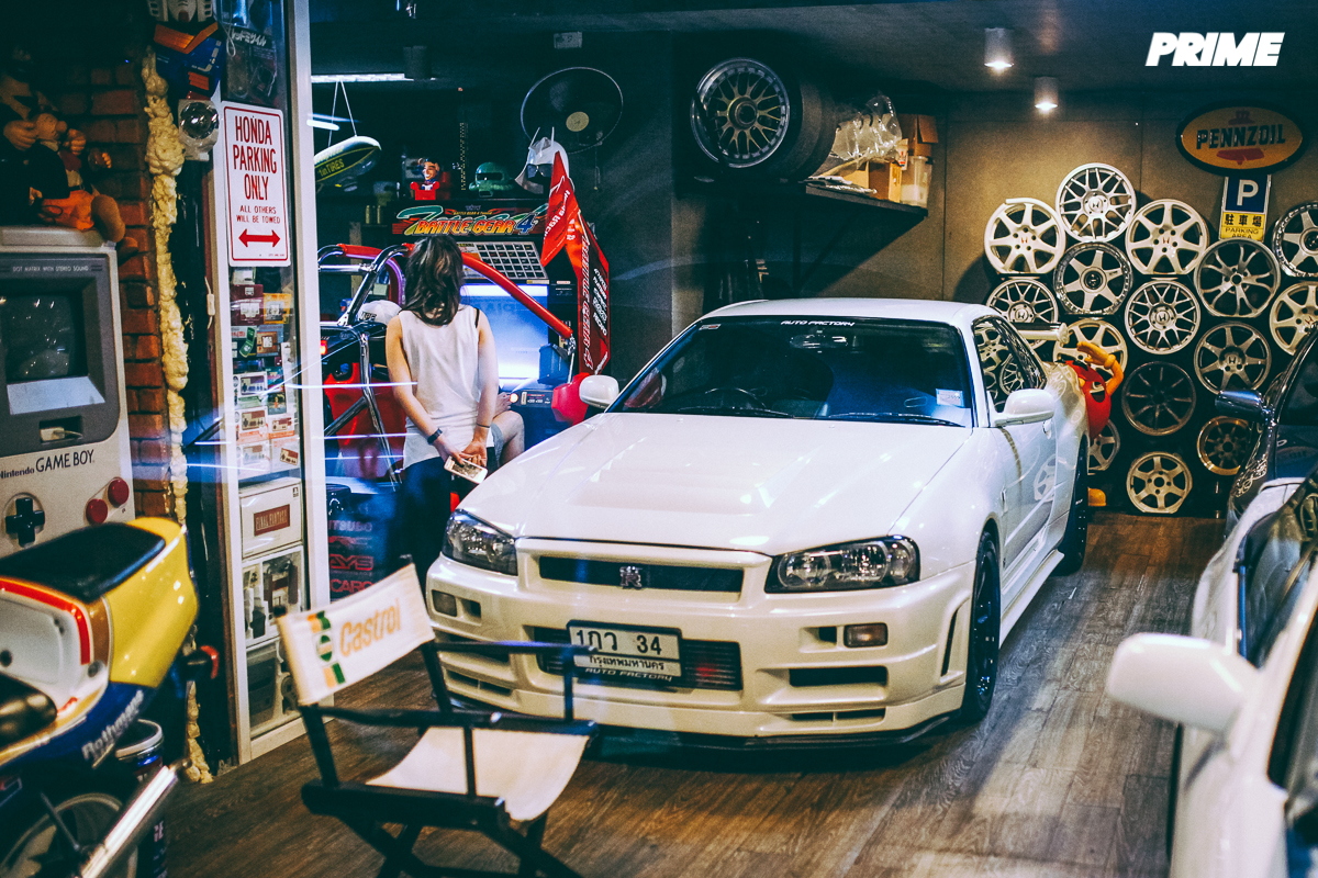 Classic Meets Modern: White Nissan Skyline and Arcade Nostalgia